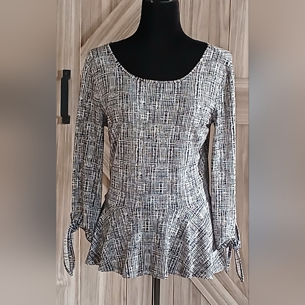 Banana Republic Women's Black & White  Peplum Top, Tie Sleeve Size Extra Small